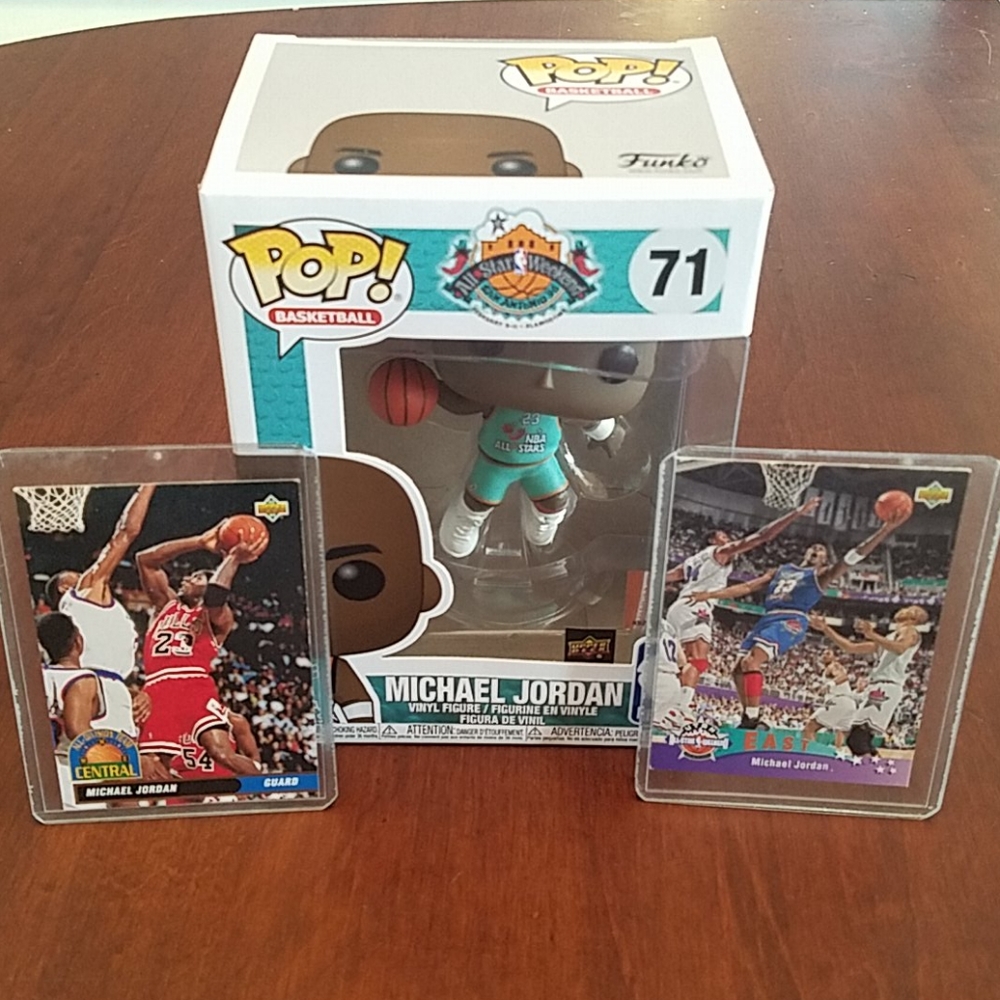 Michael Jordan POP! and 2 cards.